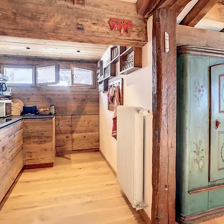 Romaine 6 アパート